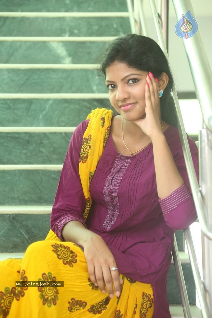 Sravani New Stills - 16 / 90 photos