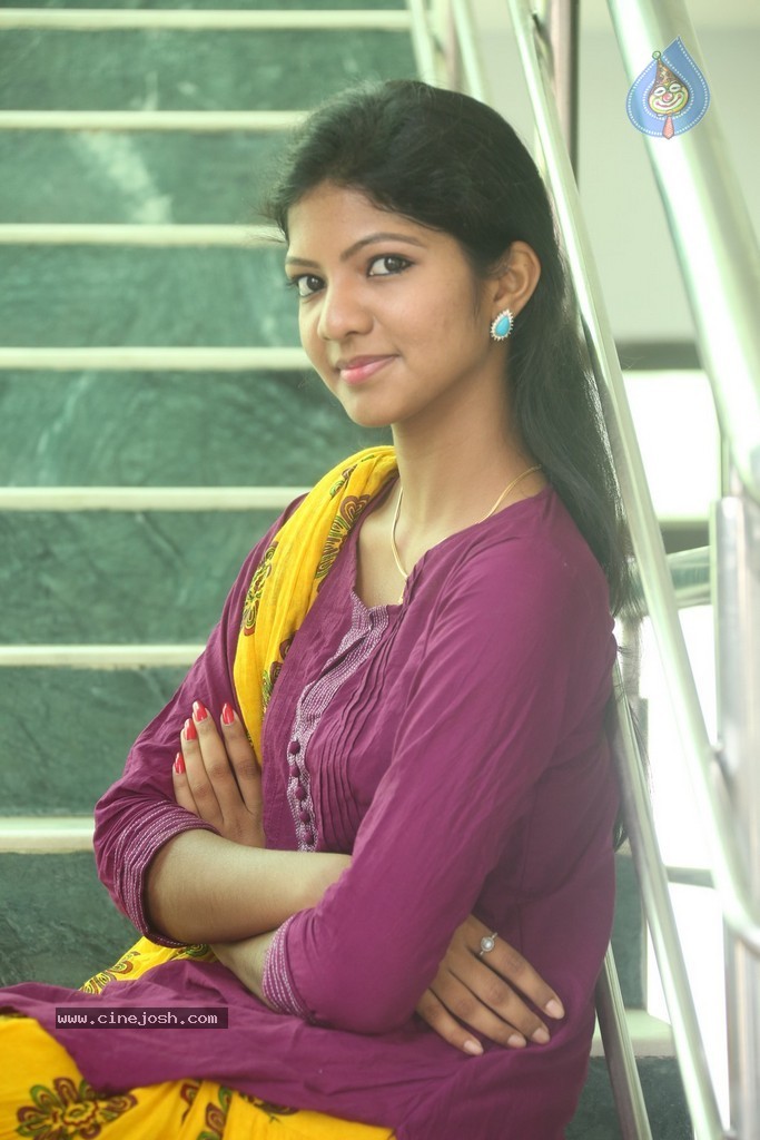 Sravani New Stills - 22 / 90 photos