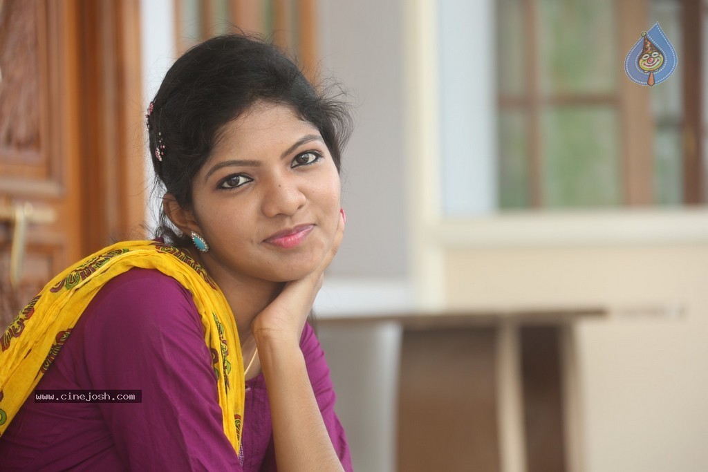 Sravani New Stills - 25 / 90 photos