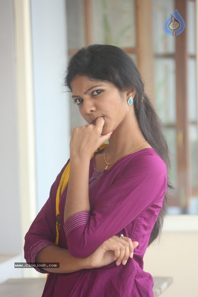 Sravani New Stills - 27 / 90 photos