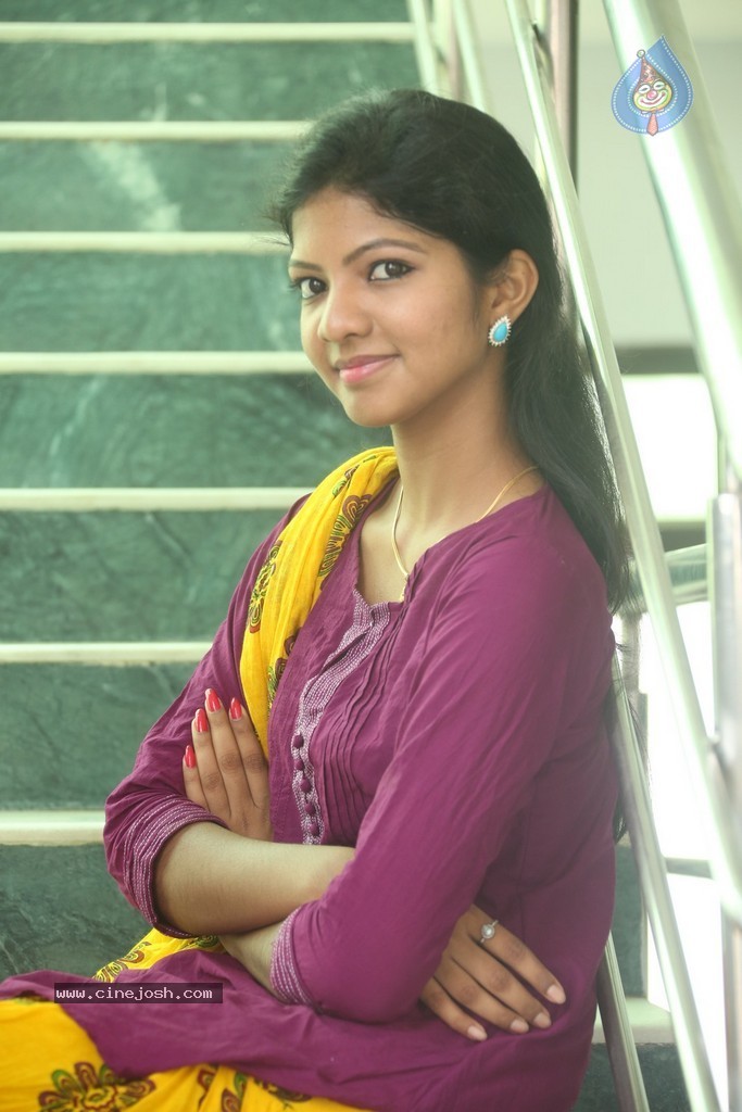 Sravani New Stills - 39 / 90 photos