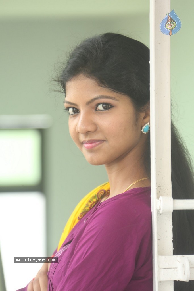 Sravani New Stills - 48 / 90 photos