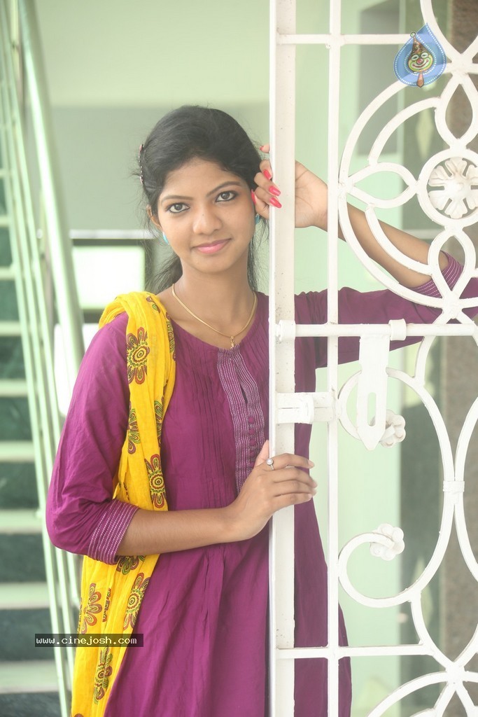 Sravani New Stills - 50 / 90 photos