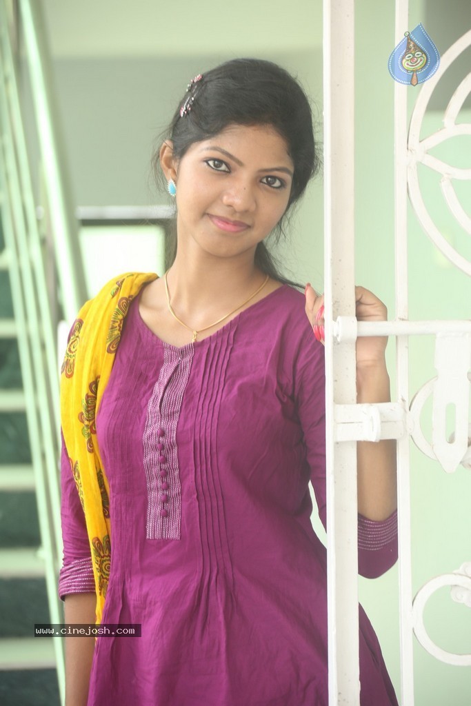 Sravani New Stills - 79 / 90 photos