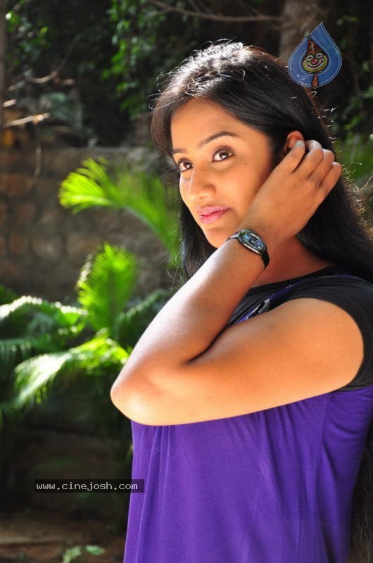 Sravani Stills - 13 / 69 photos