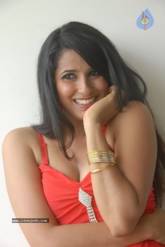 Sravya Reddy New Hot Stills - 22 / 73 photos