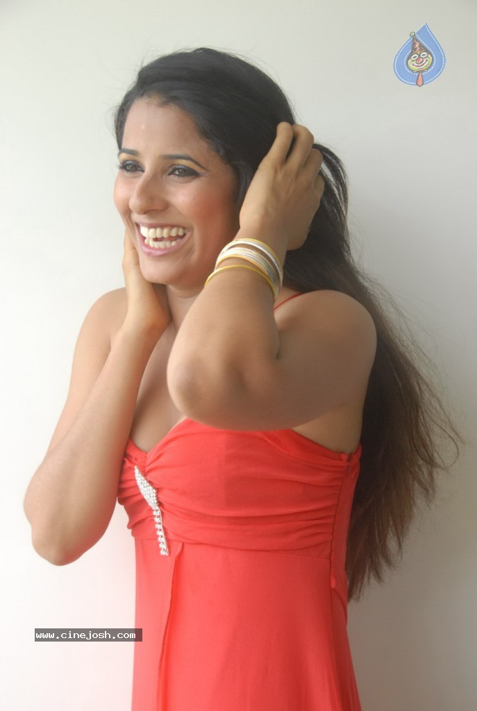 Sravya Reddy New Hot Stills - 28 / 73 photos