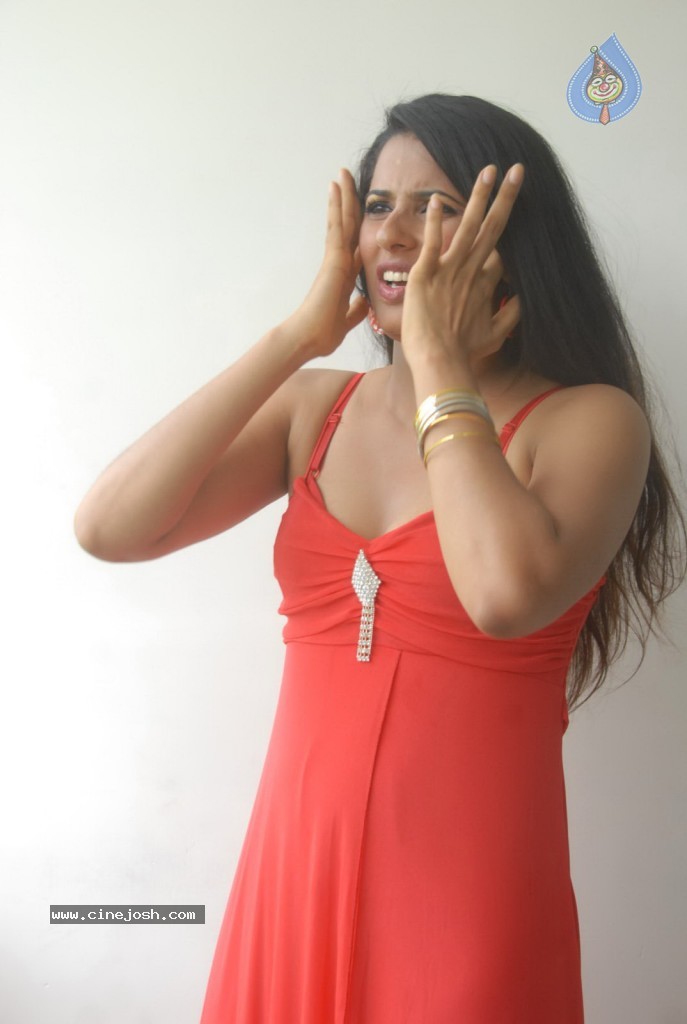 Sravya Reddy New Hot Stills - 36 / 73 photos