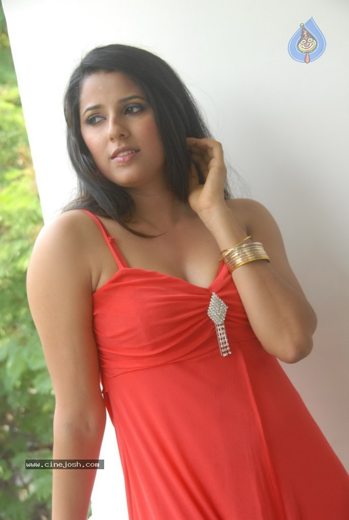 Sravya Reddy New Hot Stills - 70 / 73 photos
