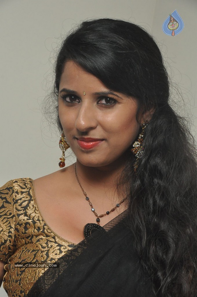 Sravya Reddy New Pics - 10 / 62 photos