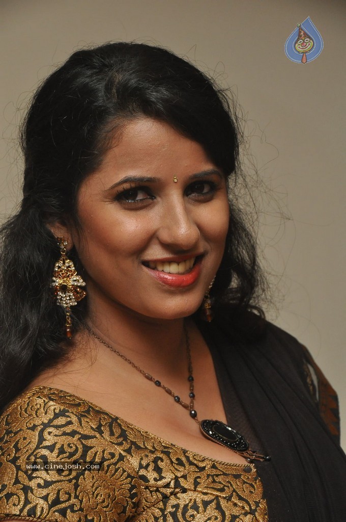 Sravya Reddy New Pics - 12 / 62 photos