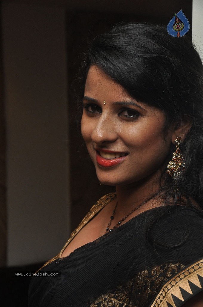 Sravya Reddy New Pics - 16 / 62 photos