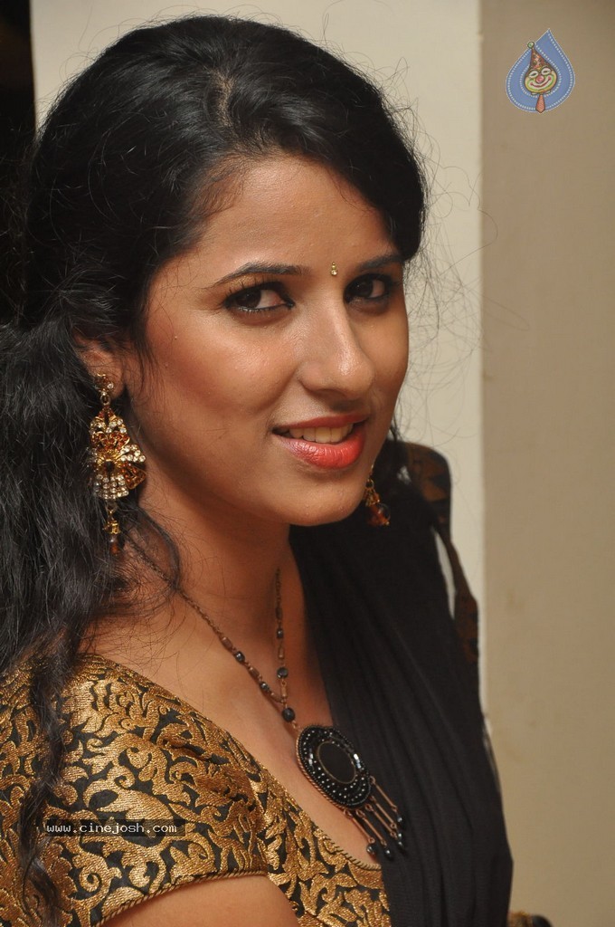 Sravya Reddy New Pics - 37 / 62 photos