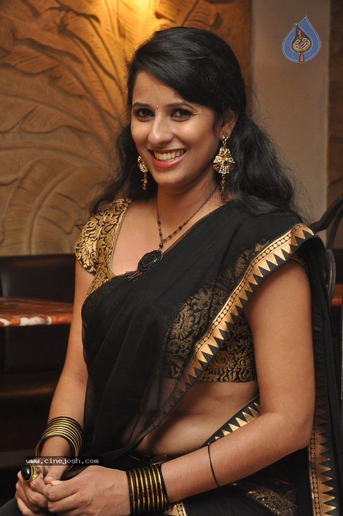 Sravya Reddy New Pics - 44 / 62 photos