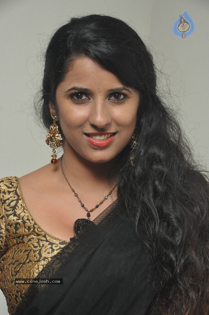 Sravya Reddy New Pics - 45 / 62 photos