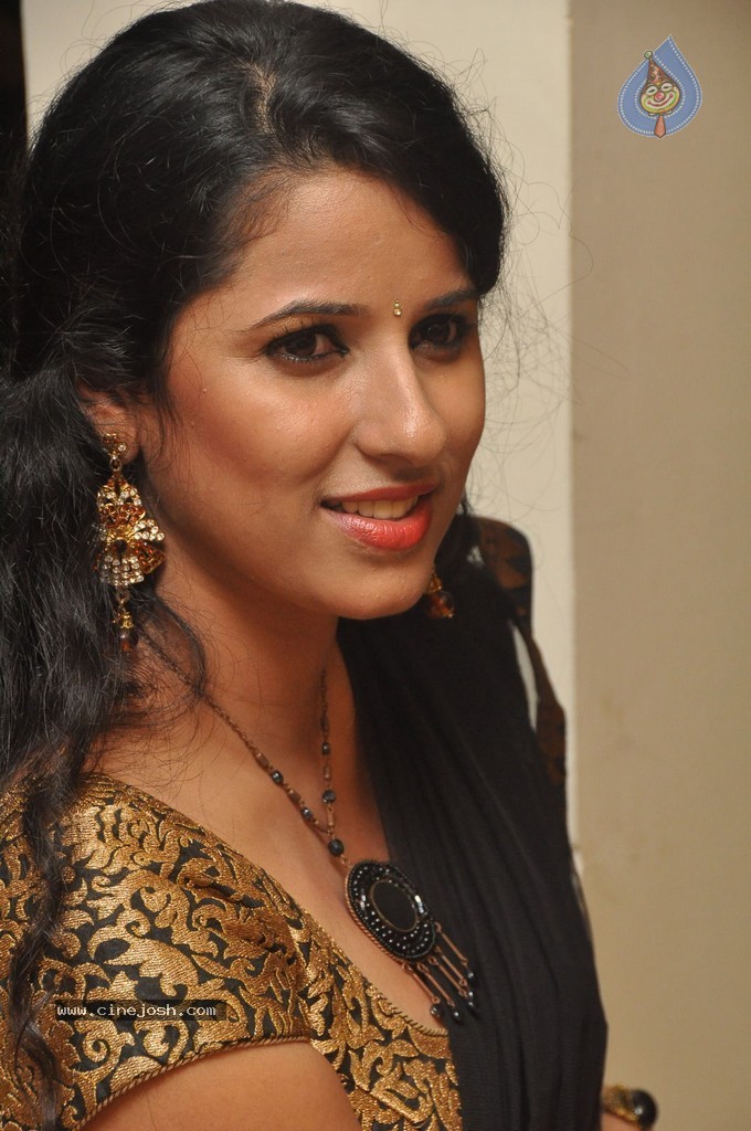 Sravya Reddy New Pics - 51 / 62 photos