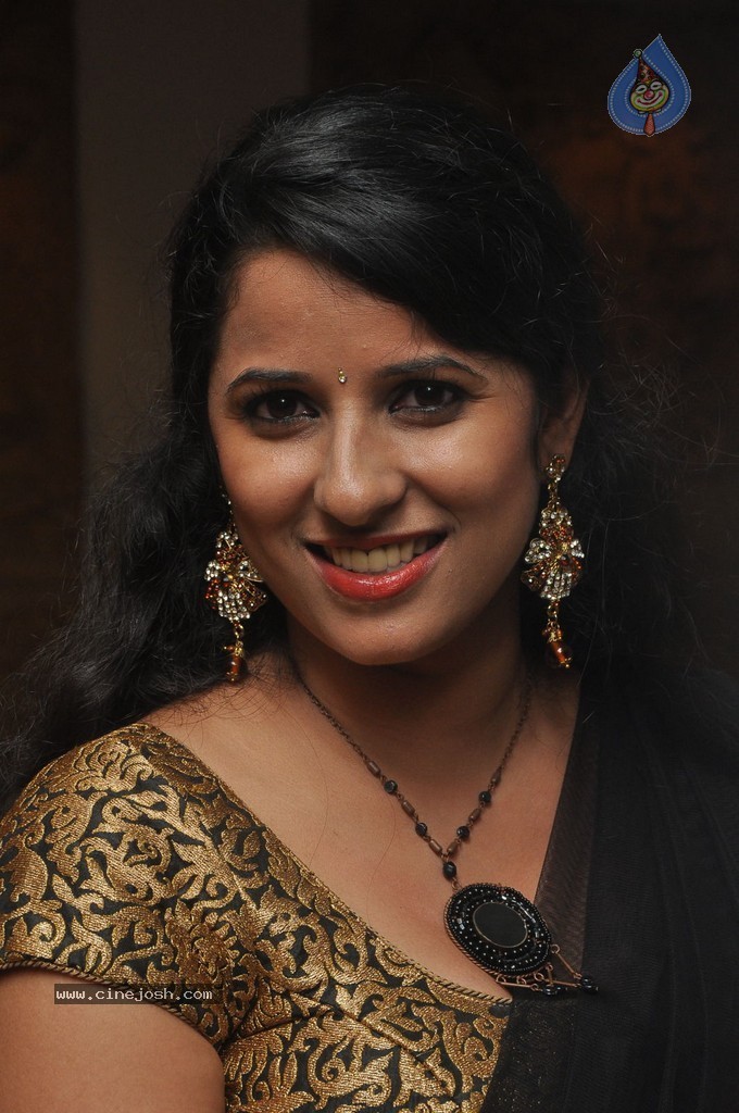 Sravya Reddy New Pics - 54 / 62 photos