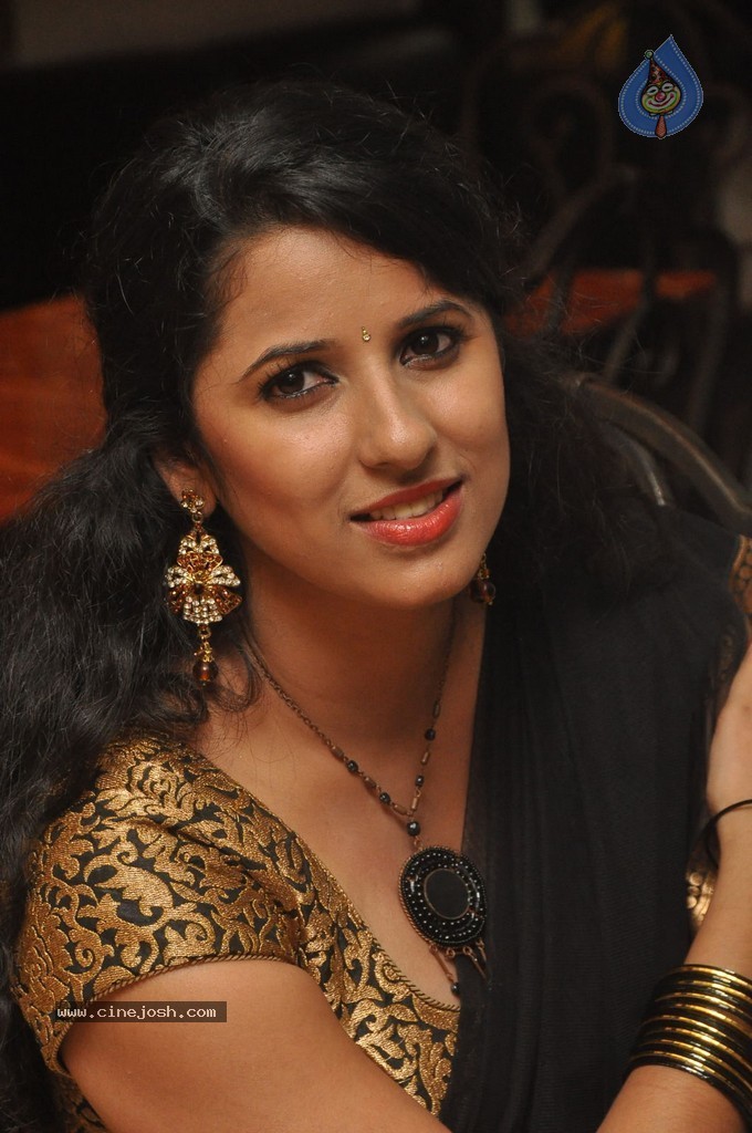 Sravya Reddy New Pics - 59 / 62 photos