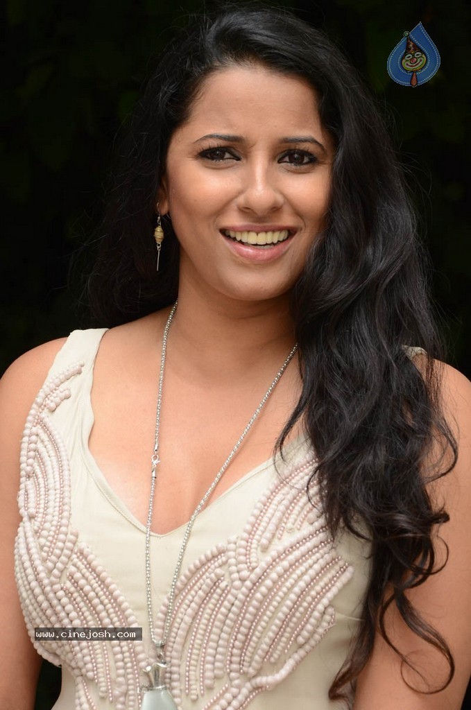 Sravya Reddy New Stills - 28 / 66 photos