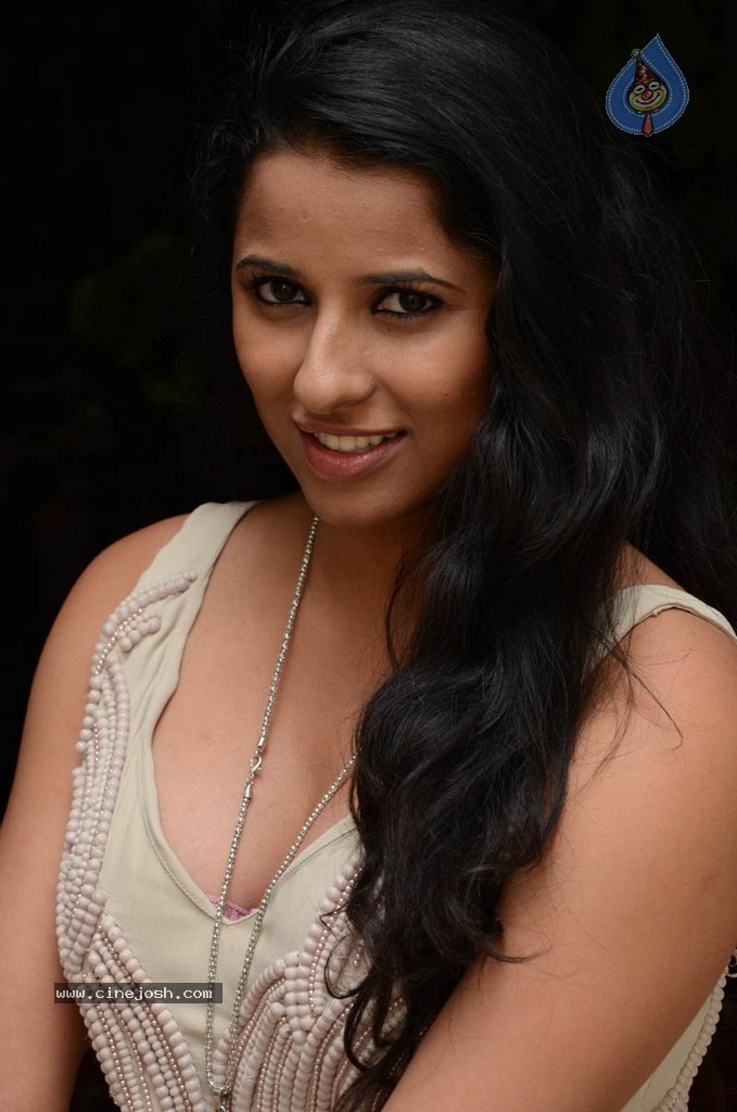 Sravya Reddy New Stills - 33 / 66 photos