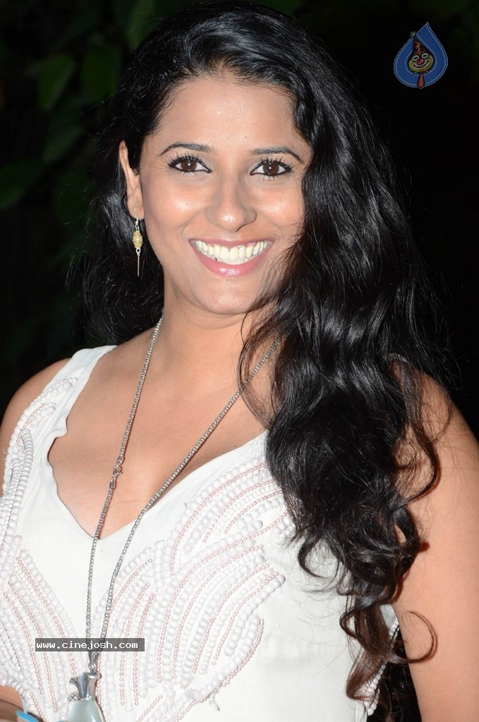 Sravya Reddy New Stills - 47 / 66 photos