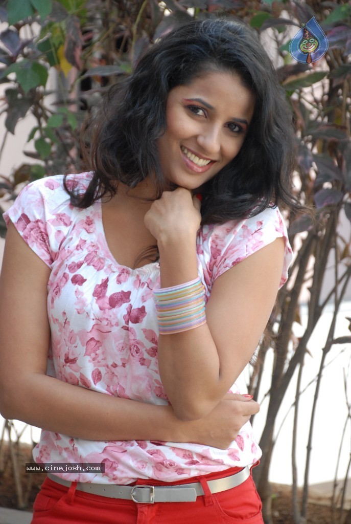 Sravya Reddy New Stills - 15 / 36 photos