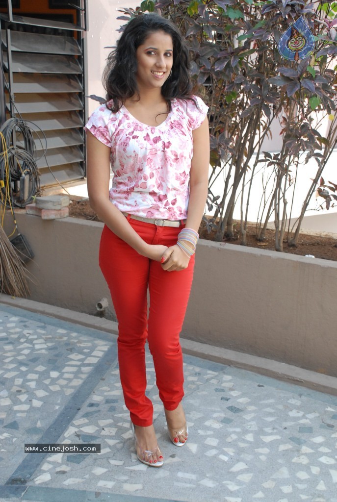 Sravya Reddy New Stills - 32 / 36 photos