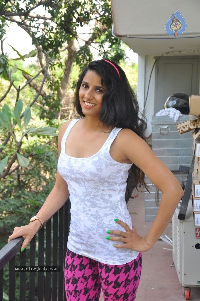 Sravya Reddy Photos - 10 / 90 photos