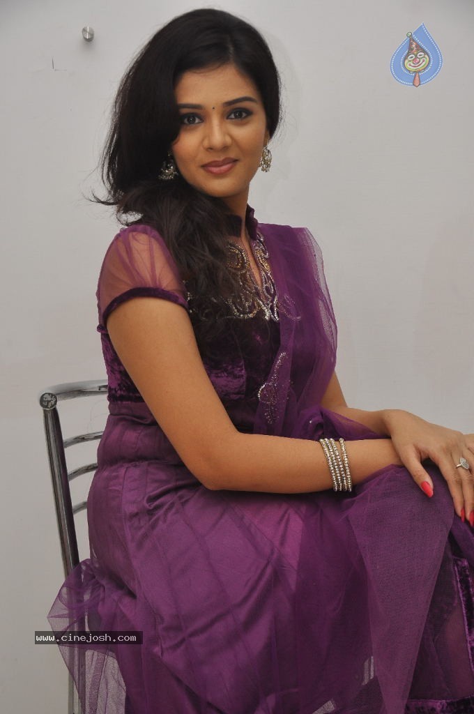 Sree Mukhi New Gallery - 19 / 39 photos