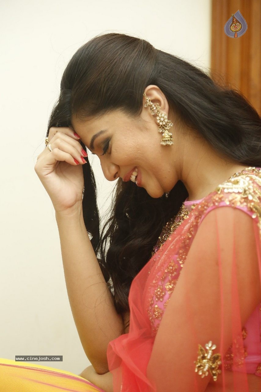 Sree Mukhi New Photos - 42 / 64 photos