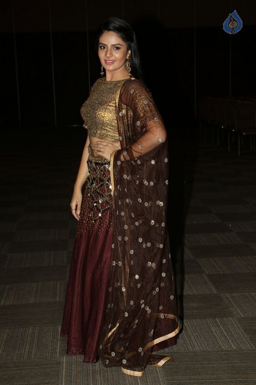 Sree Mukhi New Pics - 28 / 41 photos