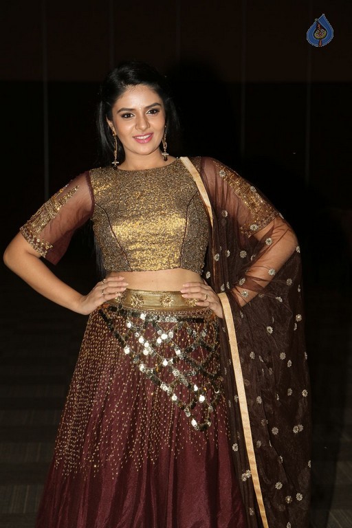 Sree Mukhi New Pics - 36 / 41 photos