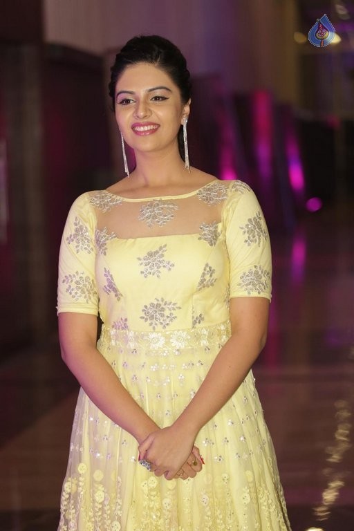 Sree Mukhi New Pics - 10 / 34 photos