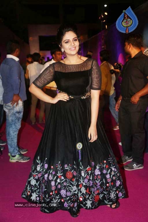 Sreemukhi At Zee Apsara Awards - 7 / 21 photos