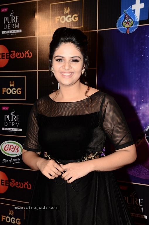 Sreemukhi At Zee Apsara Awards - 11 / 21 photos
