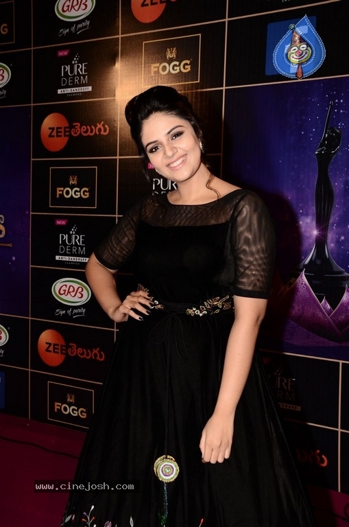 Sreemukhi At Zee Apsara Awards - 19 / 21 photos