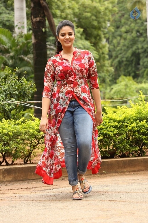 Sreemukhi Latest Gallery - 15 / 17 photos