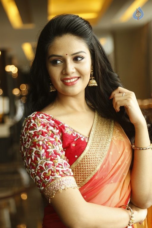 Sreemukhi Latest Images - 19 / 42 photos