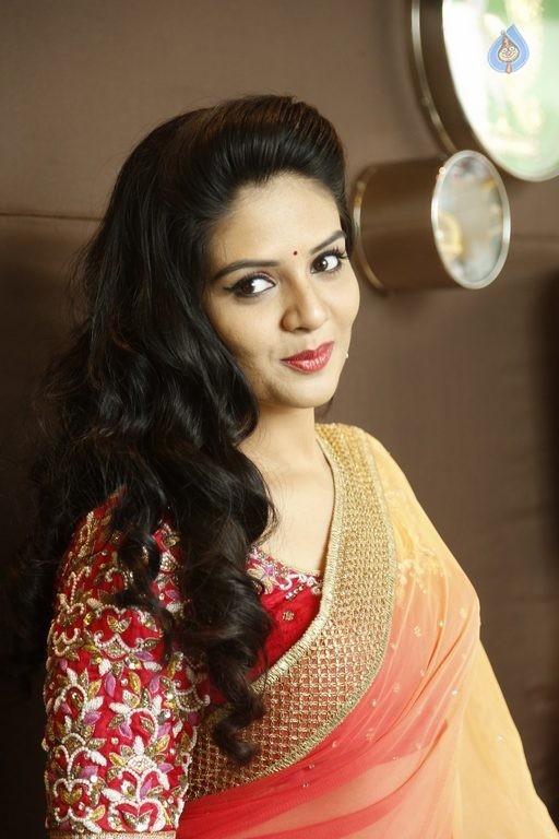 Sreemukhi Latest Images - 22 / 42 photos