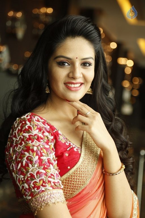 Sreemukhi Latest Images - 33 / 42 photos