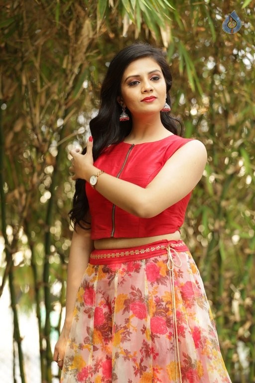 Sreemukhi Latest Pics - 42 / 50 photos