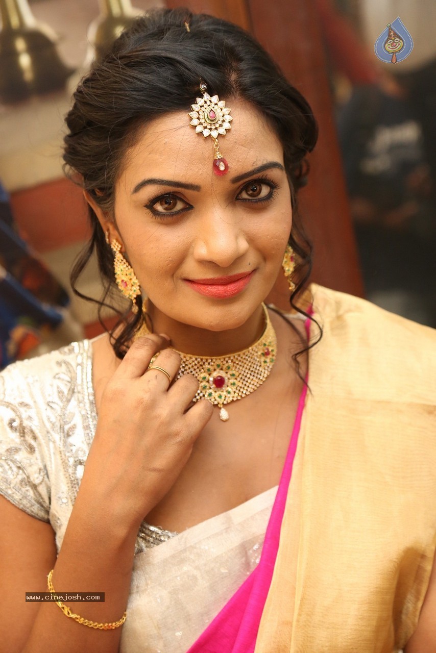 Sreevani Reddy Stills - 2 / 37 photos