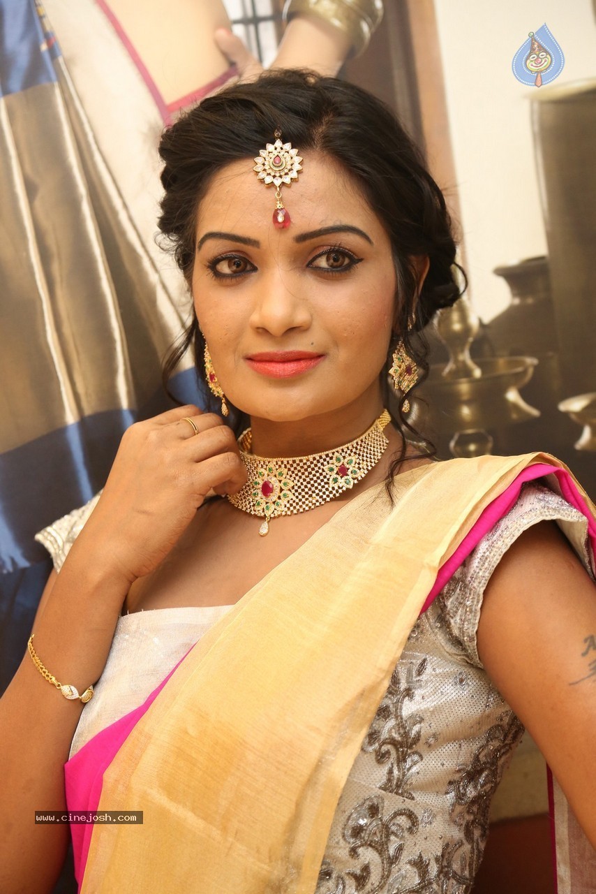 Sreevani Reddy Stills - 18 / 37 photos