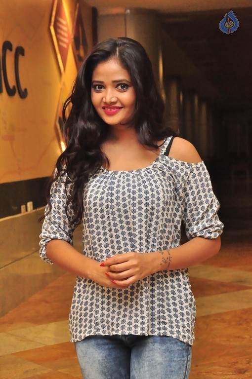 Sreya Vyaas Photos - 36 / 36 photos