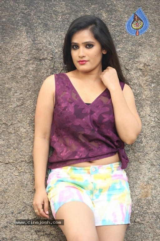 Sri Anusha Photos - 4 / 21 photos