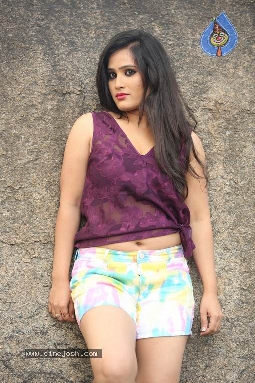 Sri Anusha Photos - 10 / 21 photos