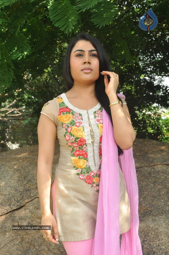 Sri Bhoomika Stills - 12 / 54 photos