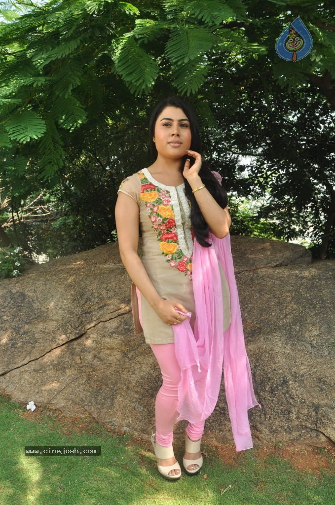 Sri Bhoomika Stills - 34 / 54 photos