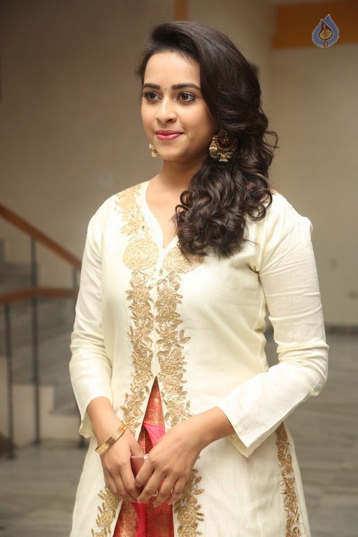 Sri Divya at Kaashmora Audio Launch - 8 / 36 photos