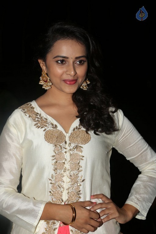 Sri Divya at Kaashmora Audio Launch - 9 / 36 photos